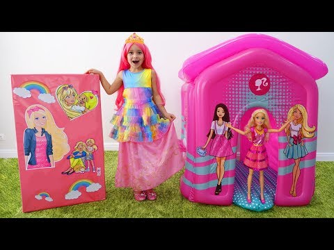 София играет с Куклой Барби и строит новый детский дом - Популярные видеоролики рунета