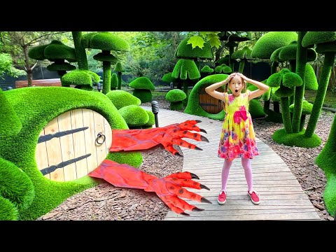 Sofia Lost Toy Dragon! София ищет свою пропавшую игрушку Дракона в детском парке хоббитов - Популярные видеоролики рунета
