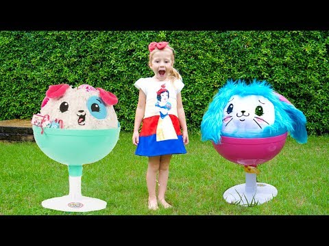 Настя и забавные игрушки играют на детской площадке Видео для детей - Популярные видеоролики рунета