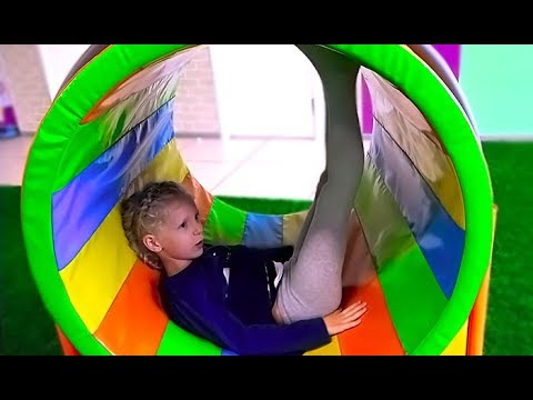 В Новом Детском парке развлечений и приключений для всей семьи батуты и яркие цветные горки - Популярные видеоролики рунета