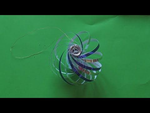 Спиральная игрушка на елку из бумаги - Популярные видеоролики рунета